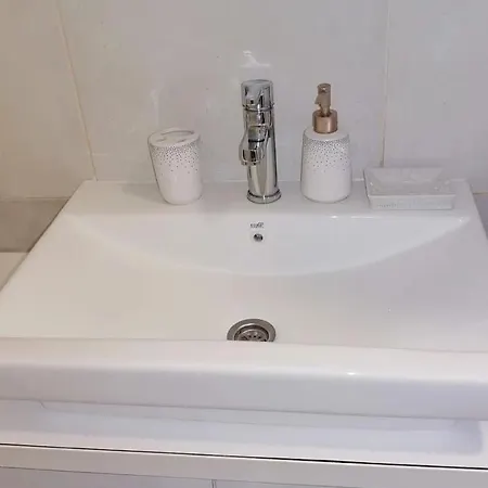 آبا أبارتمنت *